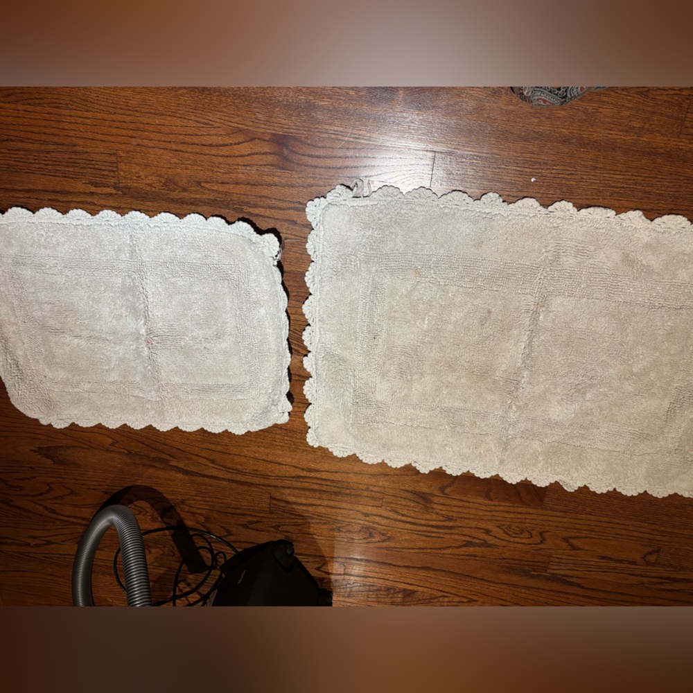 Elegant Cream Bath Mat Set